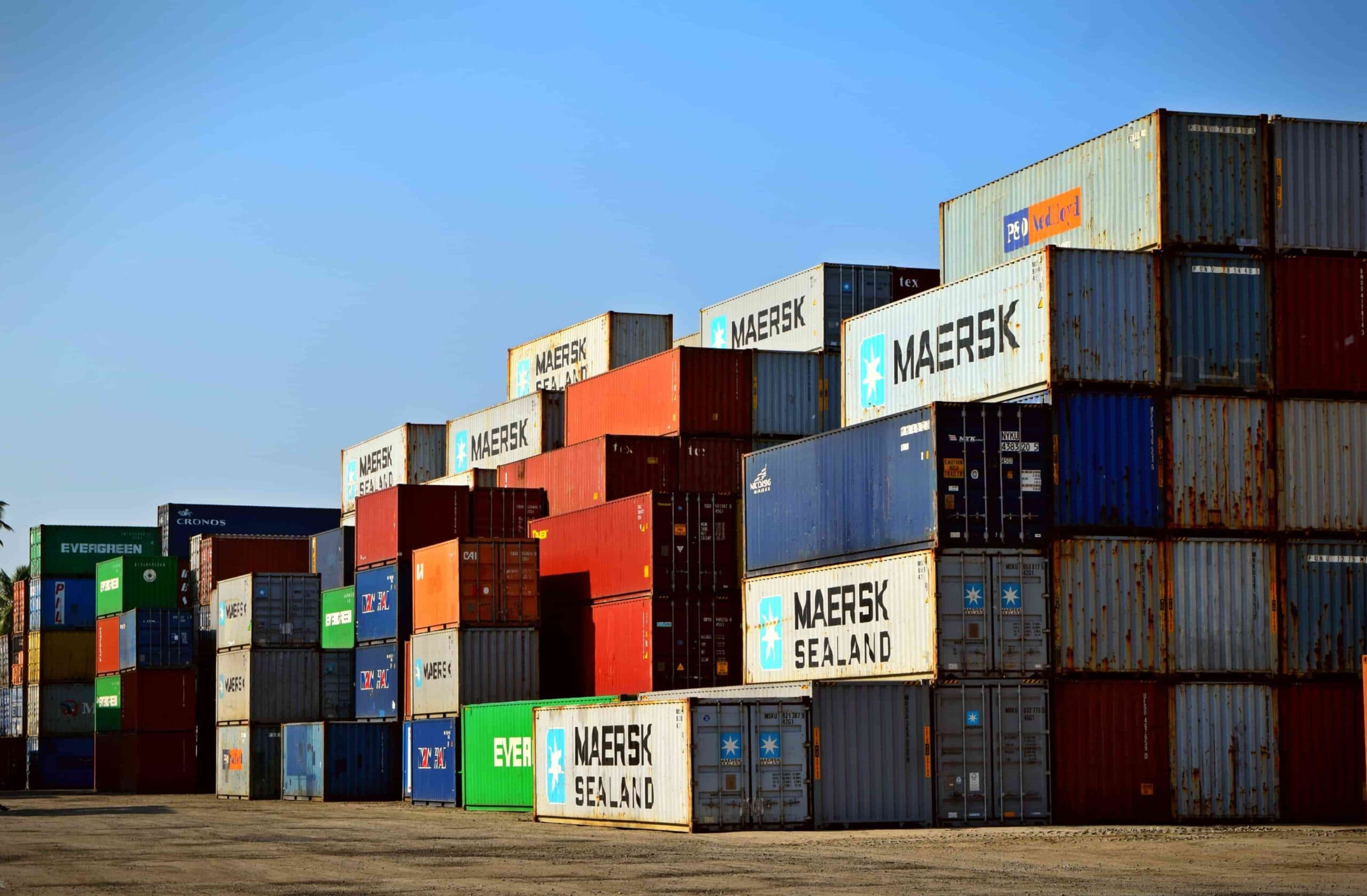 Stock de materia prima en contenedores